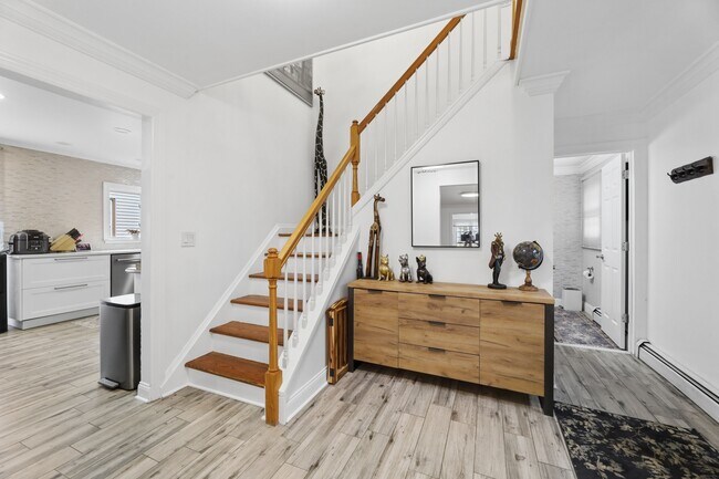 Building Photo - 52 Hillside Ave