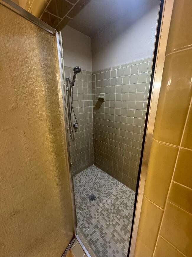 Building Photo - 302 Huisache Dr