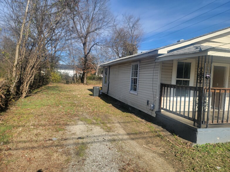 Building Photo - 1915 Appling St