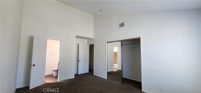 Building Photo - 10641 Chestnut St