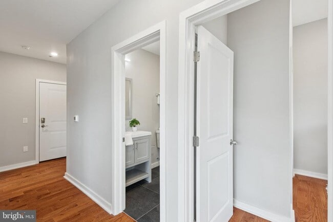 Building Photo - 100 Forrest Ave