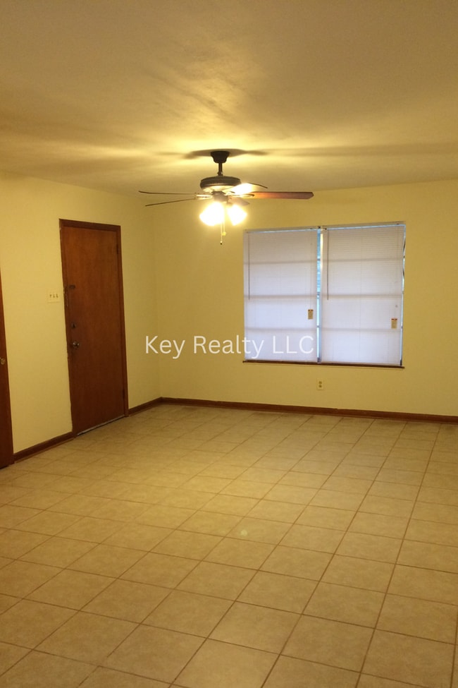 Building Photo - ****5111-A Connella- Airview Terrace- Alex...