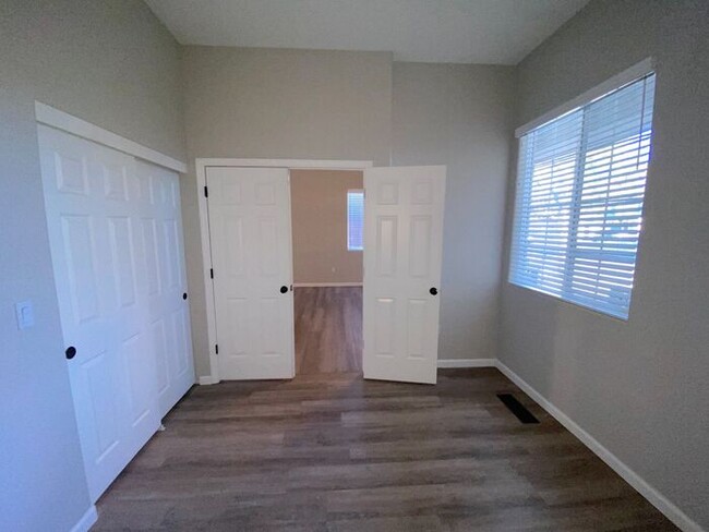 Building Photo - Single Story 4 Bedroom House in SE Reno - ...