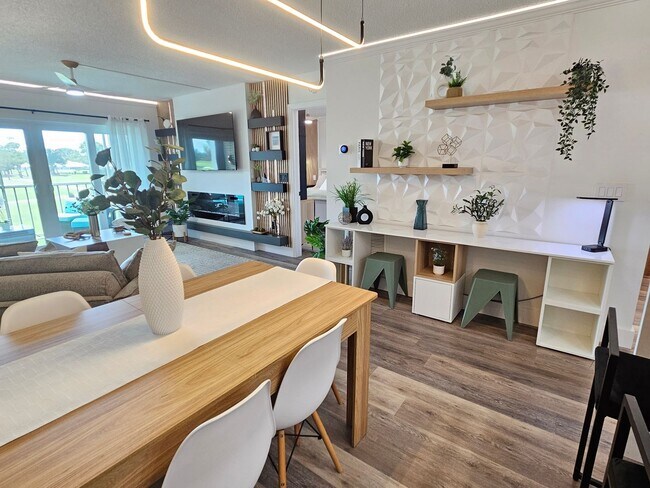 Building Photo - Gorgeous Seasonal Short-Term 2 Bedroom 2 Bathroom 2nd Floor Condo with Golf Transfer at Farmingto...