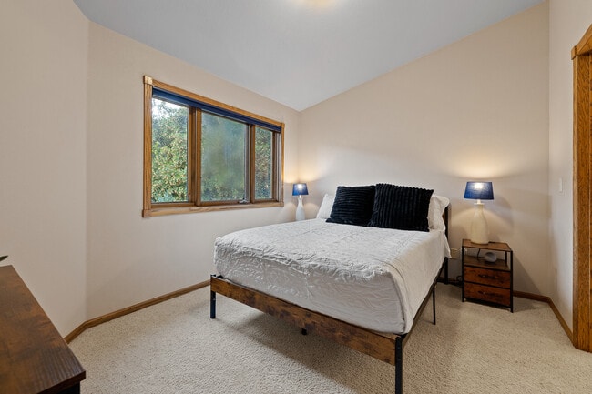 Building Photo - 23679 Dogleg Dr