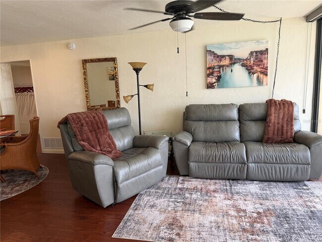 Building Photo - 618 Bird Bay Dr S