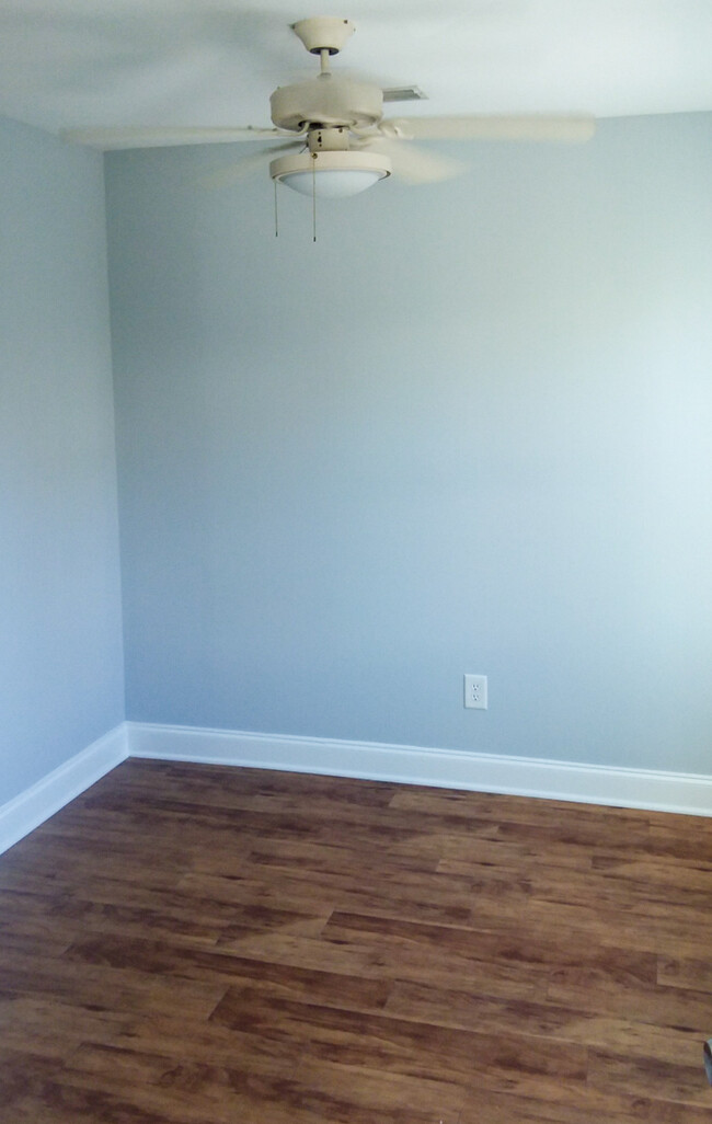 Building Photo - Downtown Apartment in the Commons