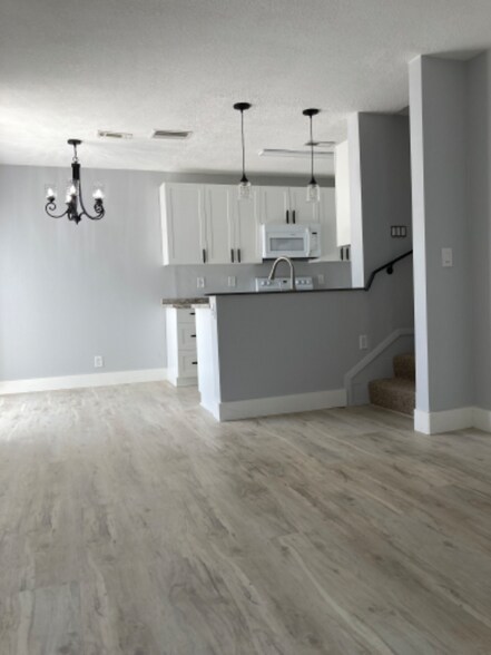 Primary Photo - 8800 Bardmoor Blvd