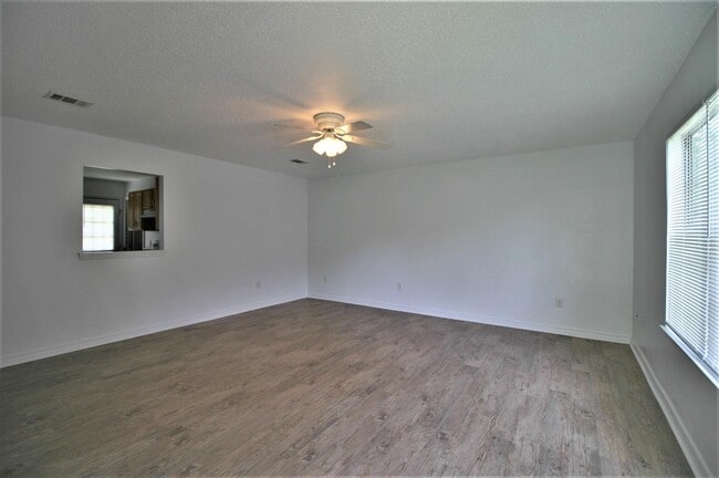 Building Photo - 552 Brock Ave