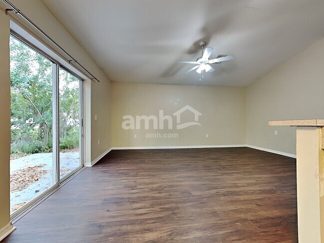 Building Photo - 4735 Roundview Ct