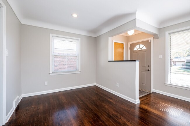 Building Photo - 429 E La Salle Ave