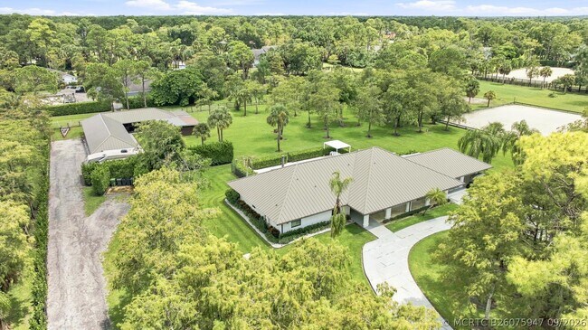 Building Photo - 14902 Paddock Dr