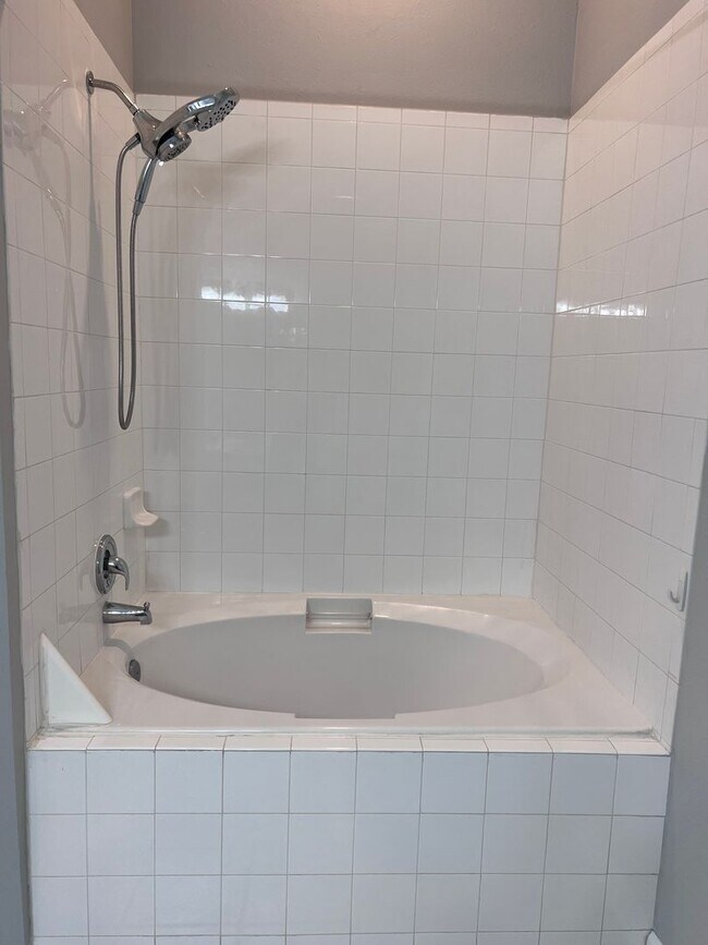 Building Photo - 2/2.5 in Chase Townhomes