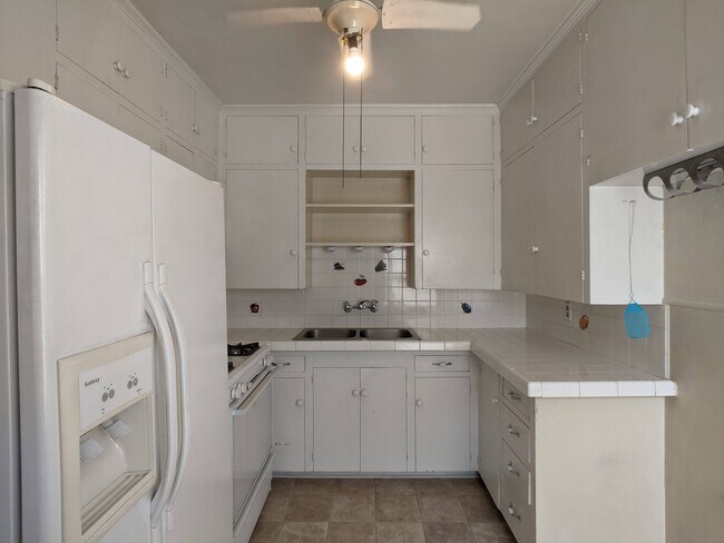 Building Photo - 1428 Axtell St