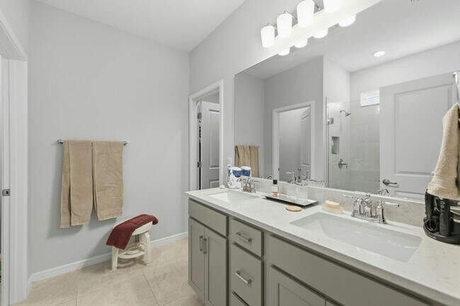 Building Photo - 5584 SW 85th Ave Rd