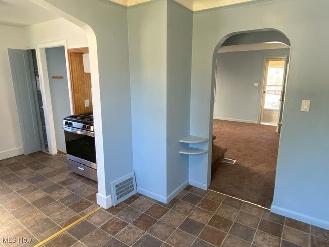 Building Photo - 21417 Gardenview Dr