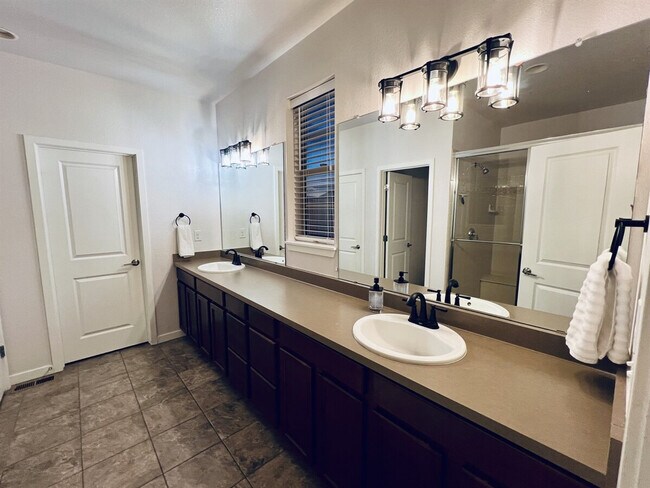 Building Photo - 15557 W 95th Ave