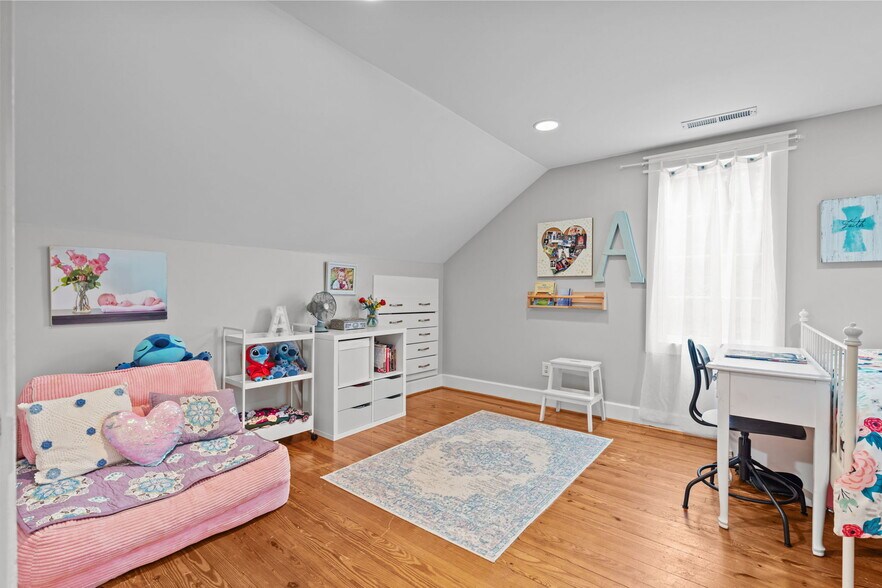 Building Photo - 2050 Midland Rd