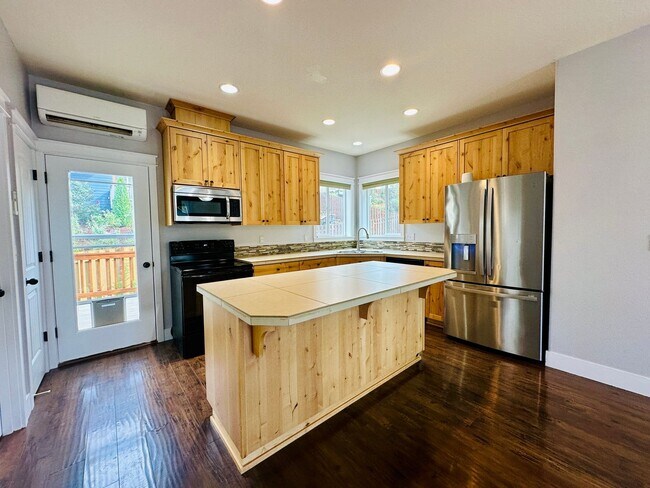 Building Photo - Two Bedroom Home with Den and Three Decks!