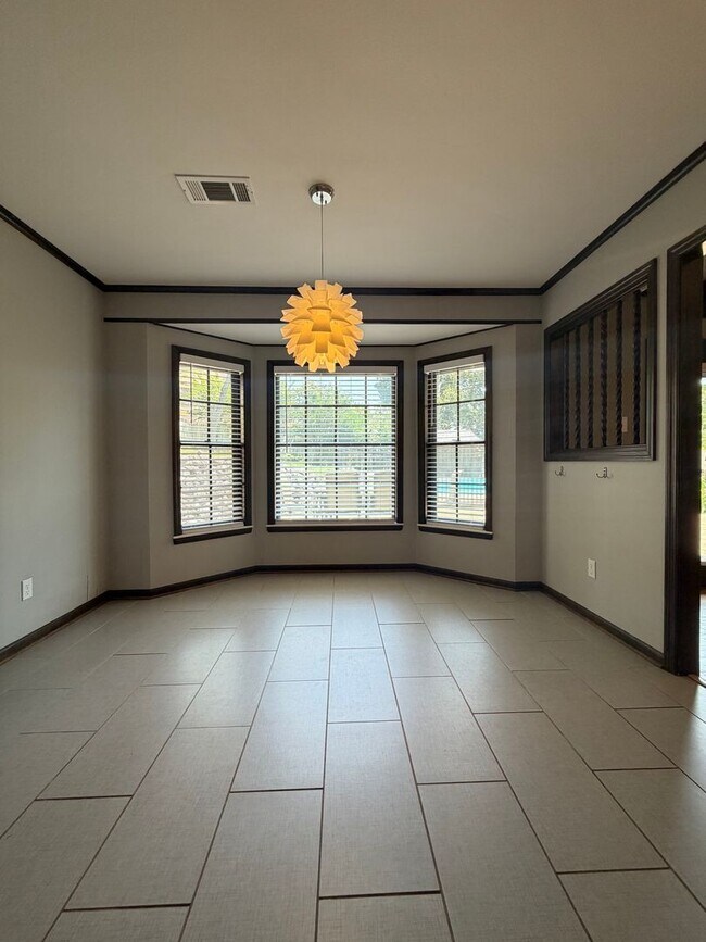 Building Photo - 1101 Silverwood Cove