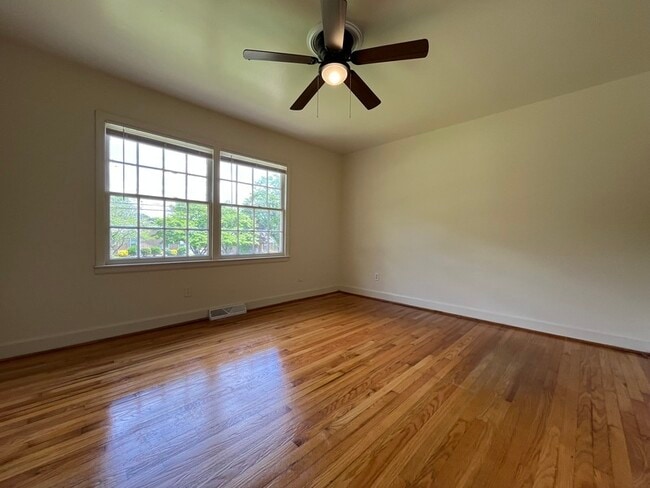 Building Photo - 7320 Briardale Dr