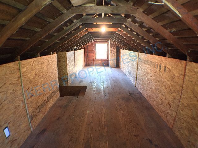Building Photo - Charming 2-Bedroom Haven with Gleaming Har...