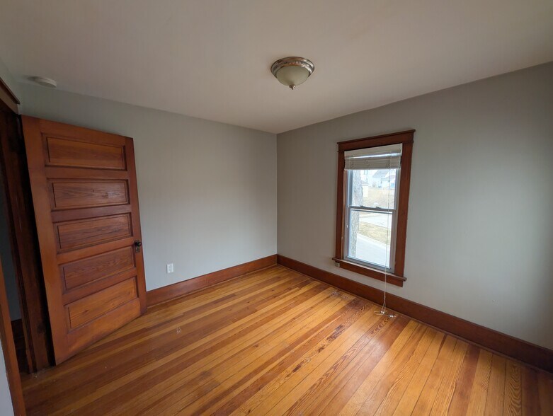 Building Photo - 1865 Grace St