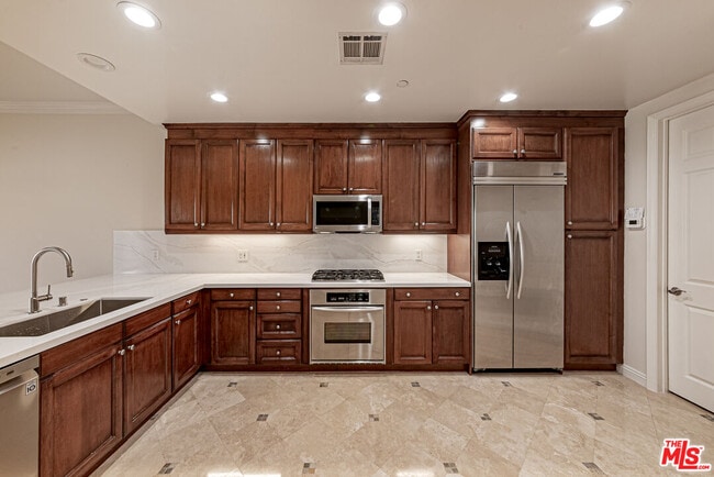 Building Photo - 143 N Arnaz Dr