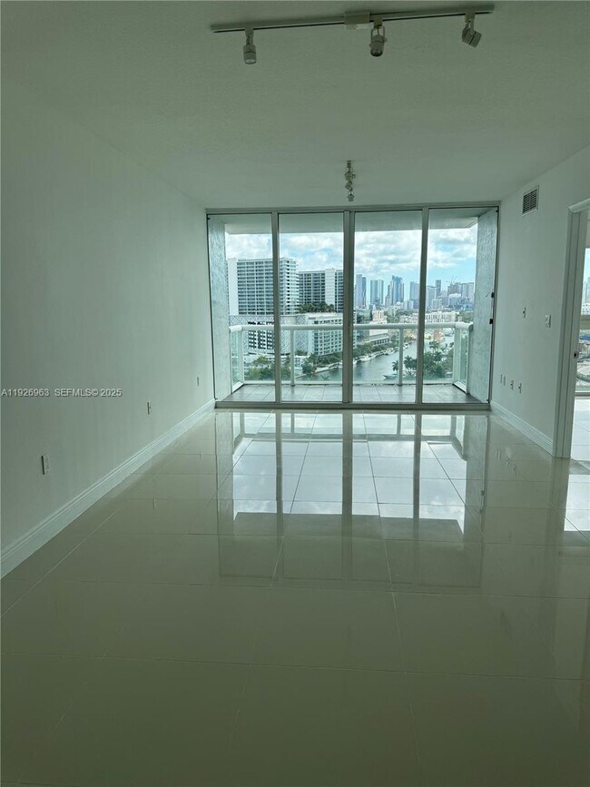 Building Photo - 1861 NW S River Dr