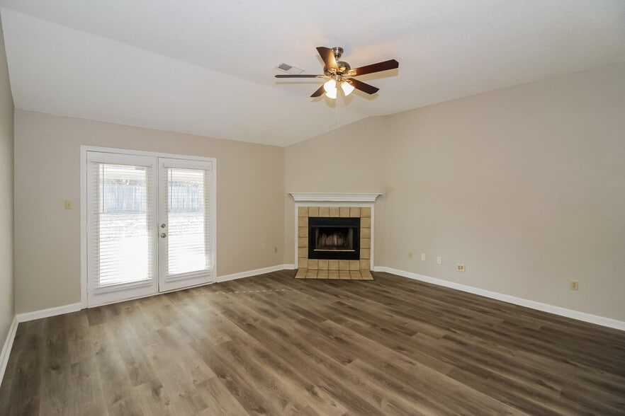 Building Photo - 6731 Kimberly Dr
