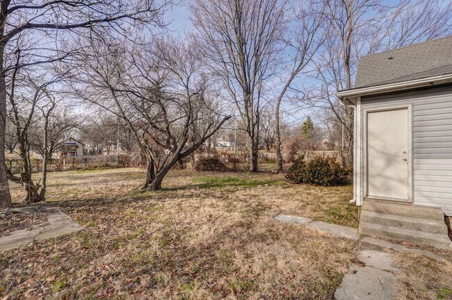 Building Photo - Remodeled 2 bedroom, 1 bathroom home for r...