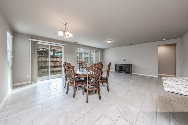 Building Photo - 3555 Encino Ave
