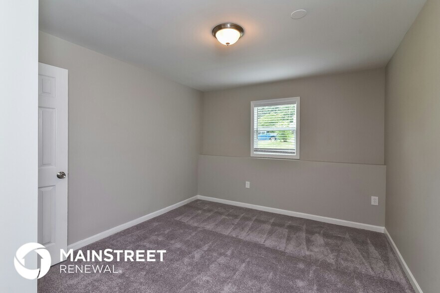 Building Photo - 54 Hidden Valley Dr SW