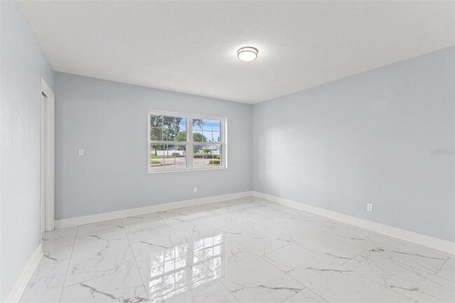 Building Photo - 4000 14th Way NE