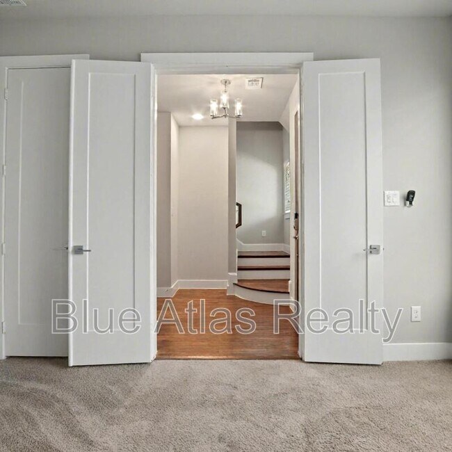 Building Photo - 728 N Plano Rd