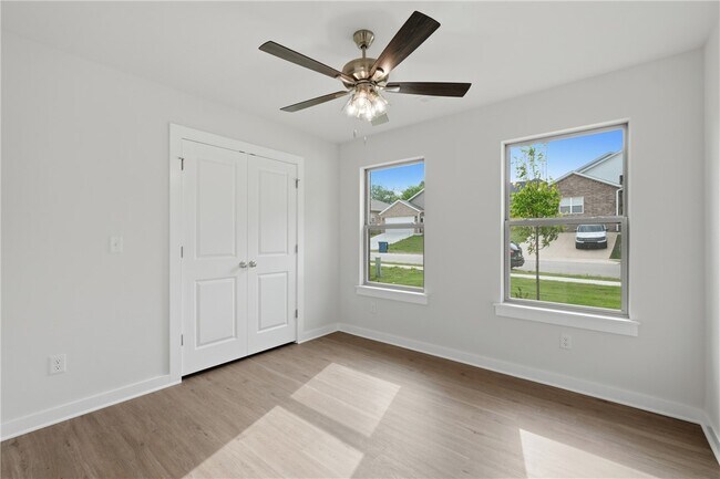Building Photo - 1313 Valley Dr