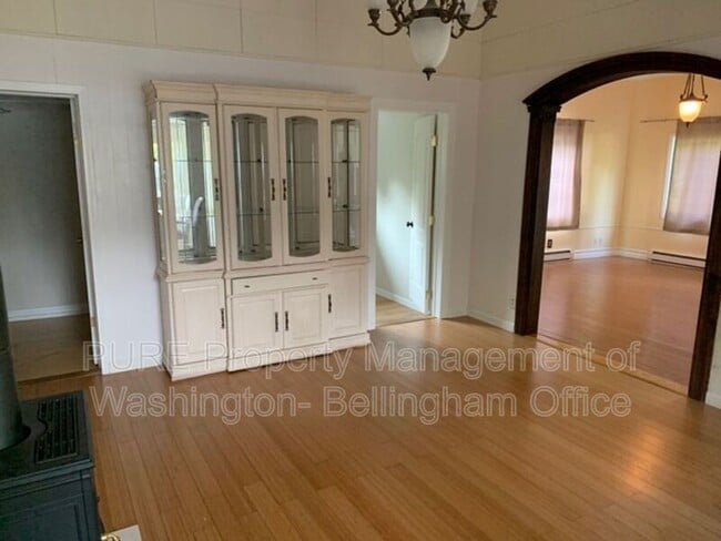 Building Photo - 1350 Mitchell Ave