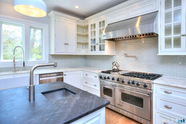 Building Photo - 46 Burr Farms Rd