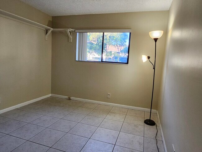 Building Photo - 545 Trace Cir