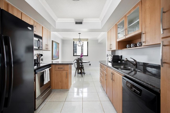 Building Photo - 5380 N Ocean Dr