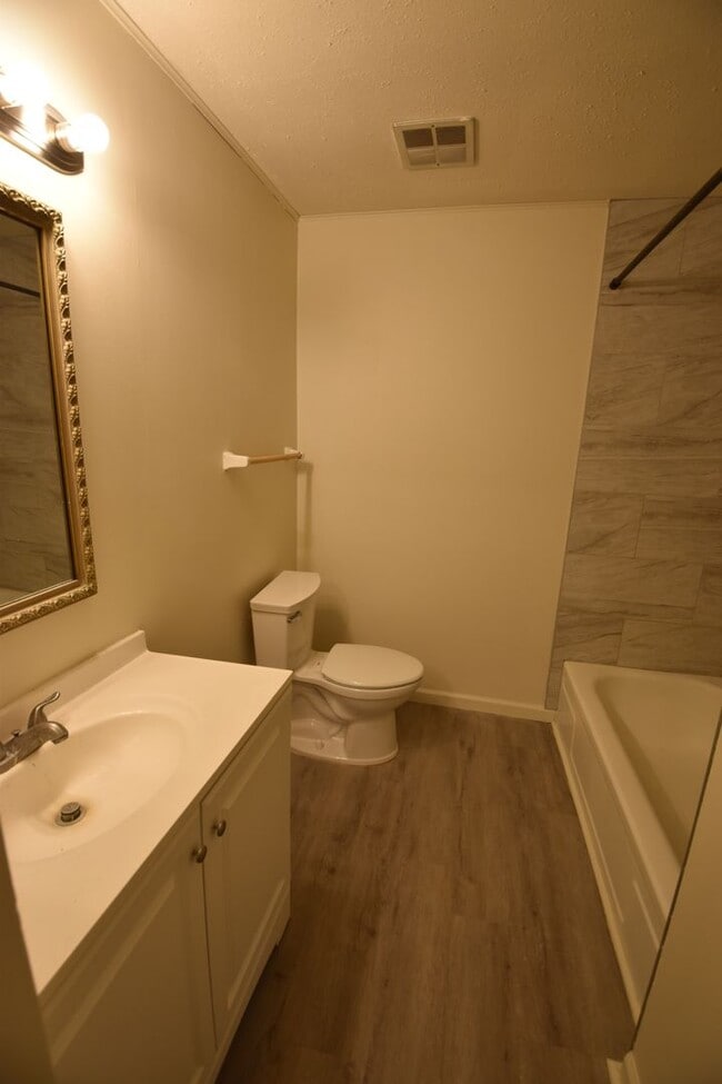 Building Photo - 1012-12 Lamplite Ct