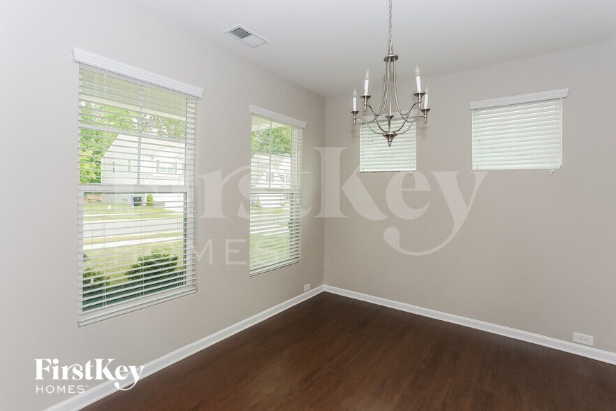 Building Photo - 106 Emperors Trl