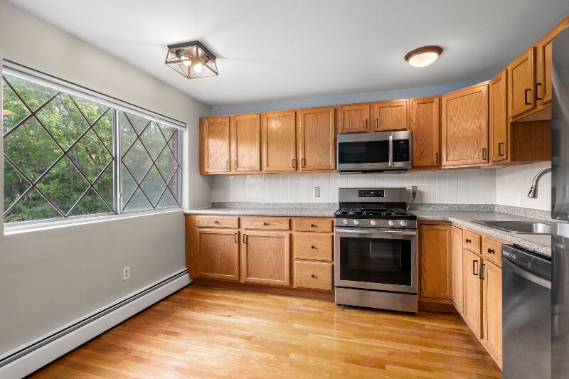 Building Photo - 28 Fernview Ave