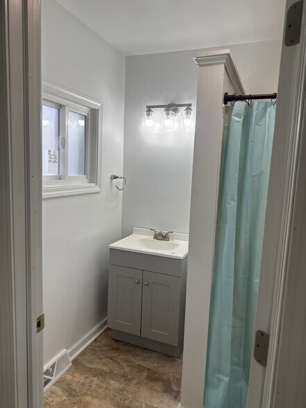 Building Photo - 54 Rebecca St