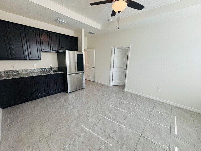 Building Photo - Beautiful Home (Must See!!) W/ Mother In-L...