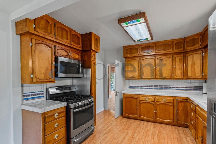 Building Photo - 1240 Parker St