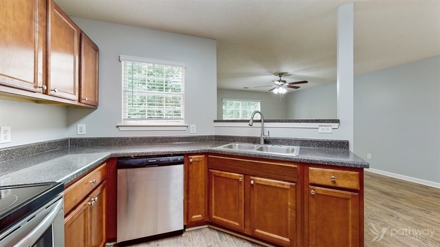 Building Photo - 1125 Brookstone Rd