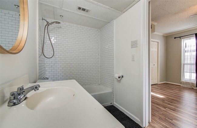 Building Photo - 6410 Del Monte Dr