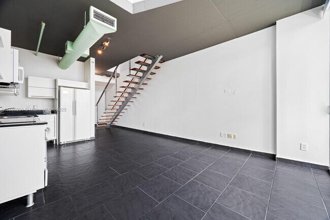 Building Photo - 690 SW 1st Ct
