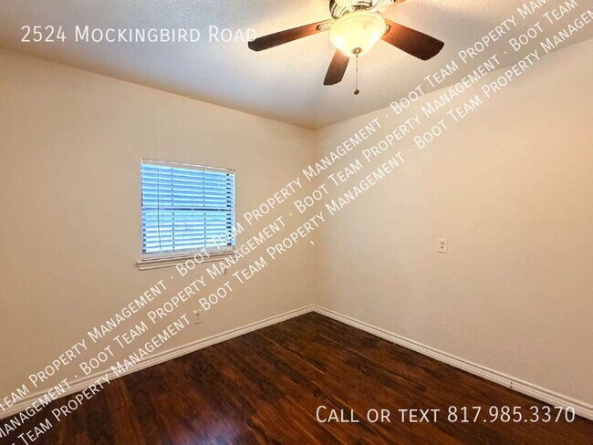 Building Photo - 2524 Mockingbird Rd